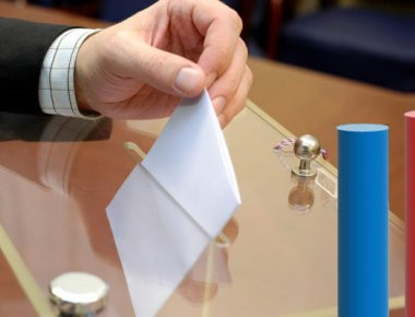 Δημοσκόπηση MARC: Προβάδισμα της ΝΔ έναντι του ΣΥΡΙΖΑ